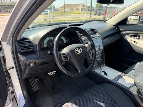 Used 2011 Toyota Camry SE FWD image 9
