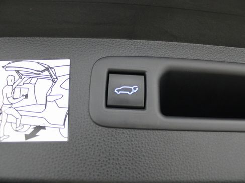 Used 2022 Toyota Highlander Limited image 21