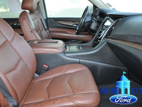 Used 2016 Cadillac Escalade Premium image 16