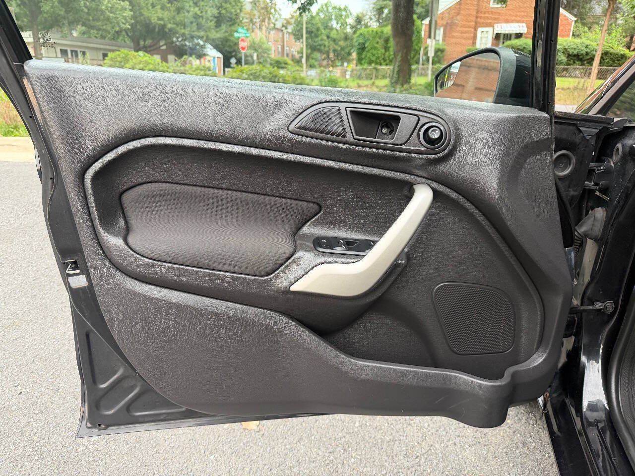 Used 2012 Ford Fiesta SE FWD image 8