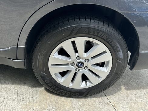 Used 2018 Subaru Outback 2.5i Premium AWD/4WD image 24