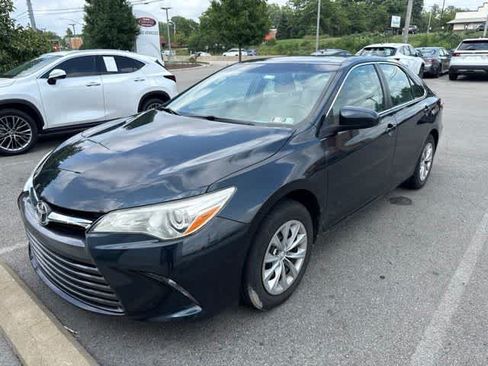 Used 2017 Toyota Camry LE FWD image 1