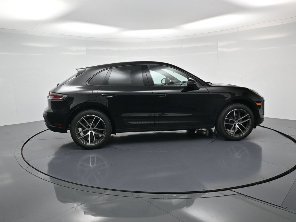 Certified 2026 Porsche Macan AWD/4WD image 31