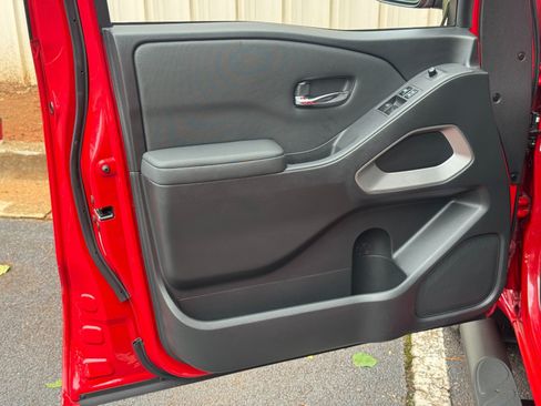 Used 2022 Nissan Frontier SV RWD image 32