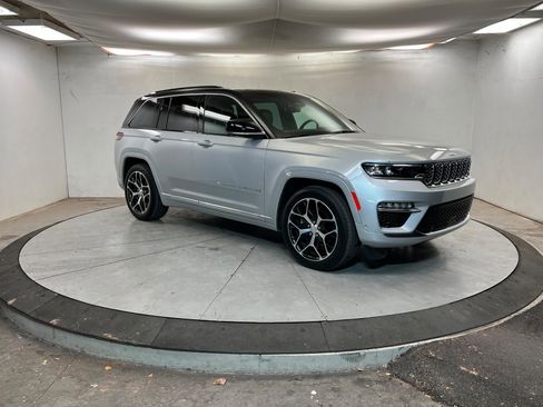 Used 2024 Jeep Grand Cherokee Summit image 7