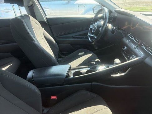 Used 2023 Hyundai Elantra SEL w/ Convenience Package image 4