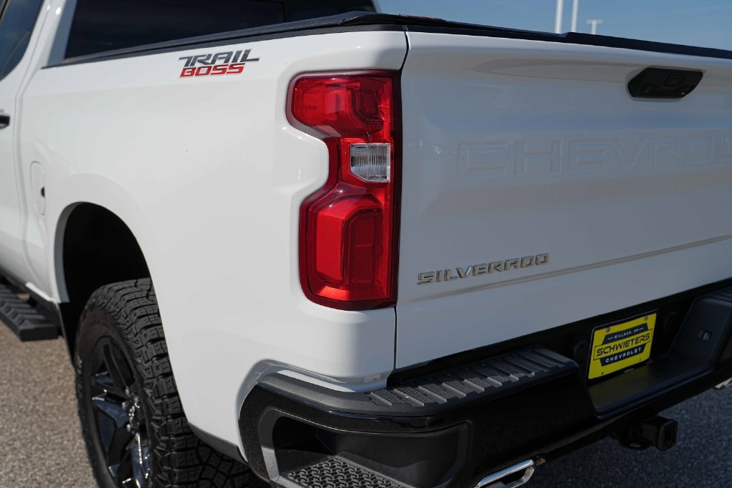 Used 2025 Chevrolet Silverado 1500 LT Trail Boss w/ Convenience Package II AWD/4WD image 10