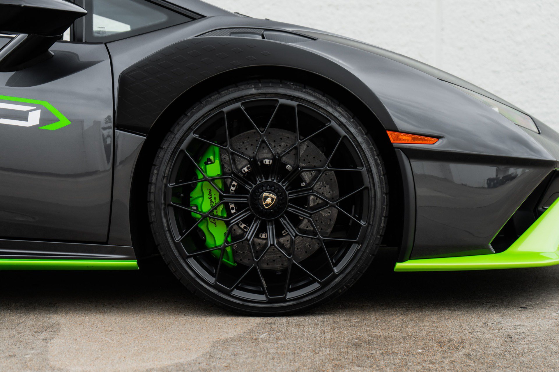 Used 2021 Lamborghini Huracan STO RWD image 31