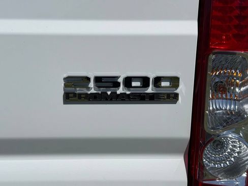 Used 2025 RAM ProMaster 2500 w/ U-Haul Equipment Group FWD image 17