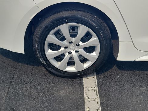 Certified 2025 Toyota Corolla LE FWD image 6