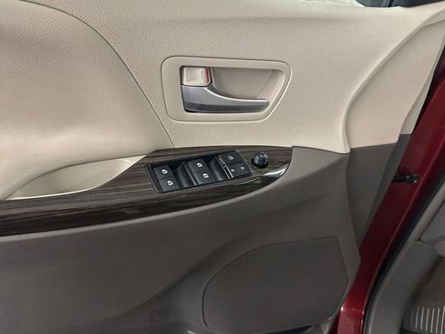 Used 2016 Toyota Sienna XLE w/ Outdoor Package image 9