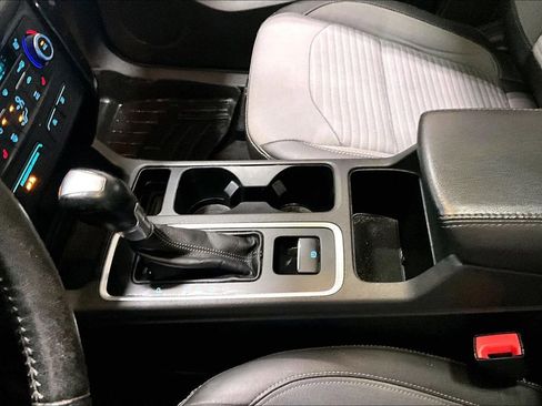 Used 2017 Ford Escape SE w/ Equipment Group 201A image 18