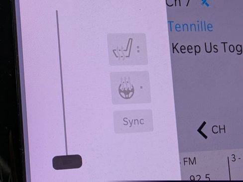 Used 2023 Chrysler Pacifica Touring-L image 22