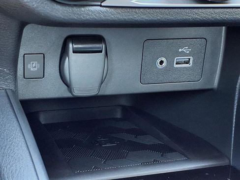 New 2025 Nissan Versa SV w/ Trunk Package image 21