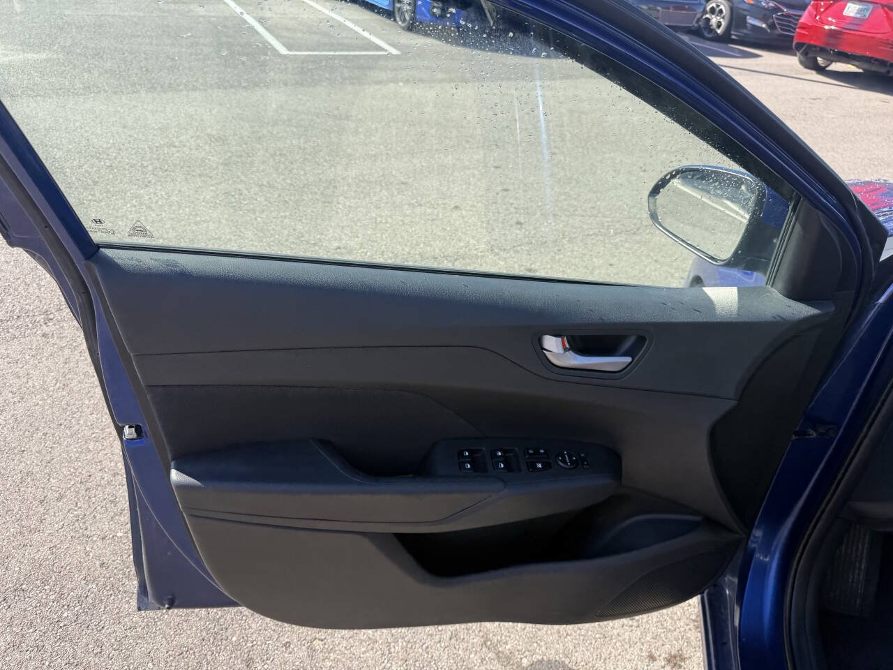 Used 2021 Hyundai Accent SE FWD image 16