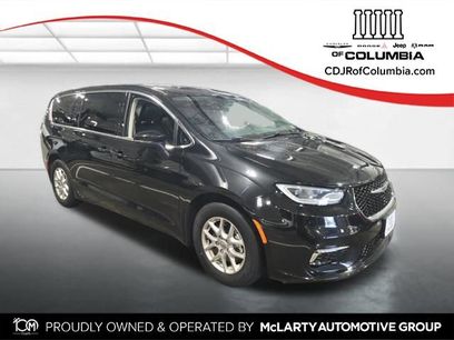 Used 2023 Chrysler Pacifica Touring-L