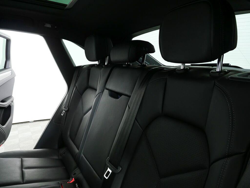 Certified 2026 Porsche Macan AWD/4WD image 20