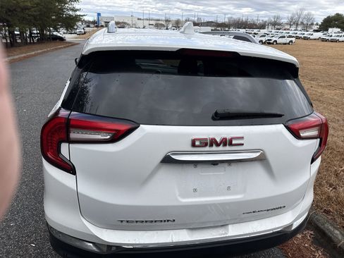 Certified 2023 GMC Terrain SLT image 9