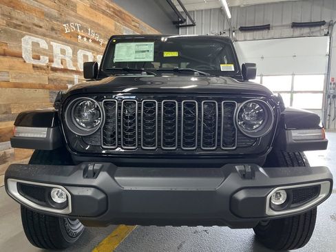 New 2026 Jeep Gladiator Sahara image 7