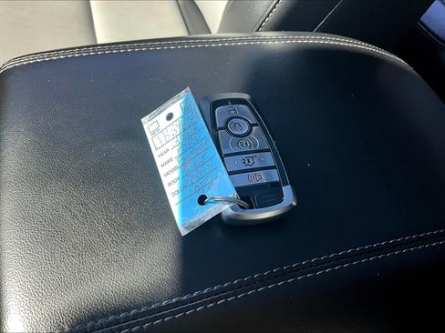 Used 2022 Ford Explorer XLT w/ Equipment Group 202A image 10