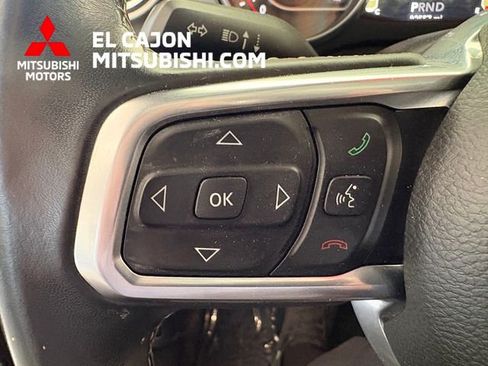 Used 2018 Jeep Wrangler Unlimited Sahara w/ Uconnect 4C Nav & Sound Group AWD/4WD image 18