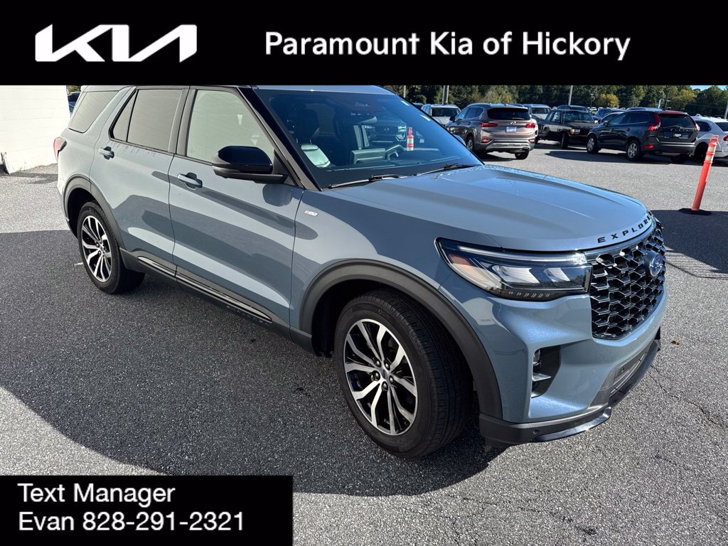 Used 2025 Ford Explorer ST-Line AWD/4WD image 3