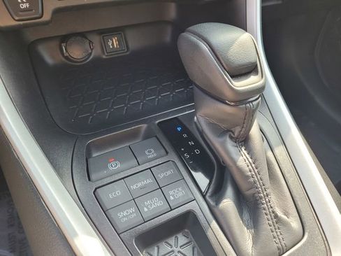 Used 2024 Toyota RAV4 LE image 20