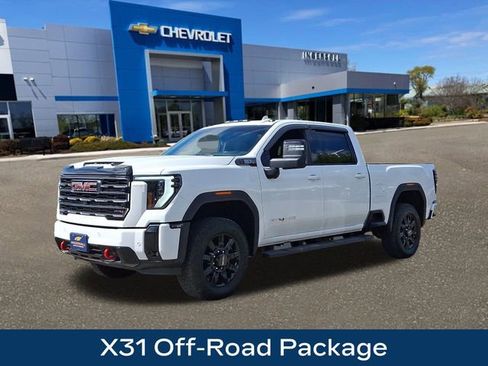 Used 2025 GMC Sierra 2500 AT4 image 4