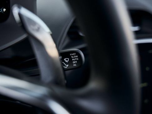 Used 2025 McLaren Artura Spider RWD image 50