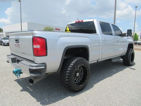 Used 2019 GMC Sierra 2500 SLT w/ Duramax Plus Package AWD/4WD image 7