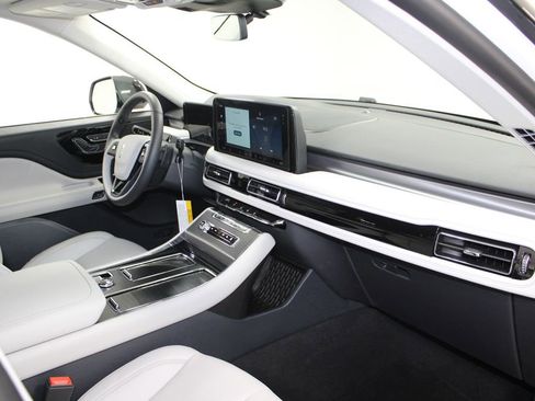 New 2026 Lincoln Aviator 2WD w/ Jet Appearance Package image 30