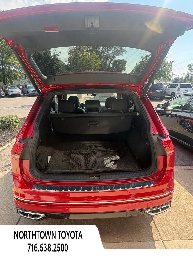 Used 2024 Volkswagen Tiguan SEL R-Line AWD/4WD image 7