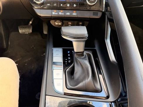 Used 2025 Hyundai Elantra Blue image 22