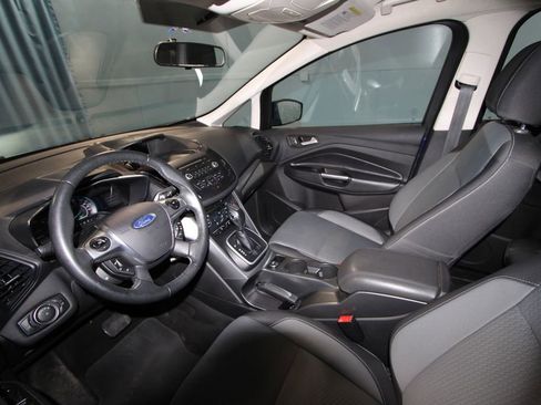 Used 2017 Ford C-MAX SE image 2