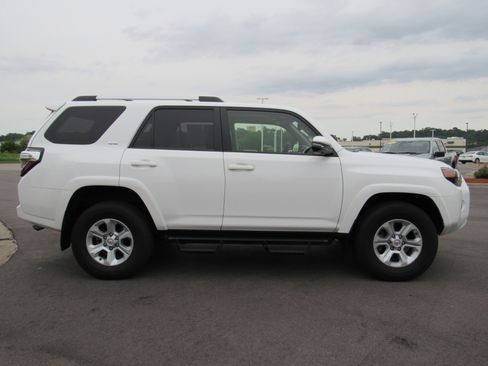 Used 2022 Toyota 4Runner SR5 Premium w/ Moonroof Package AWD/4WD image 5