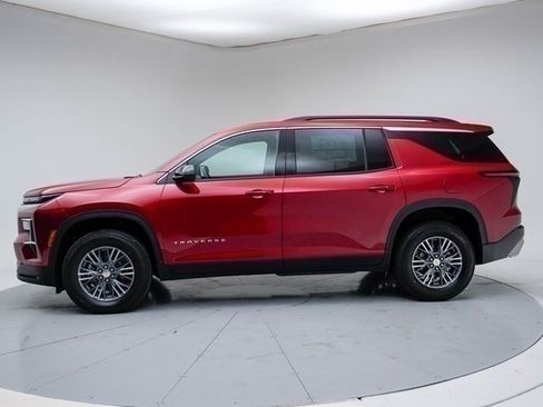 New 2026 Chevrolet Traverse LT image 3