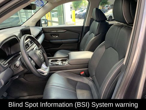 Used 2025 Honda Pilot Elite image 13