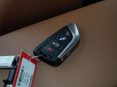 Used 2025 BMW 330i xDrive Sedan w/ M Sport Package image 35