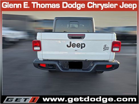 Certified 2023 Jeep Gladiator Willys image 8