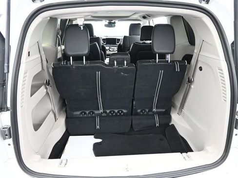 Used 2024 Chrysler Pacifica Limited w/ Trailer Tow Group image 18