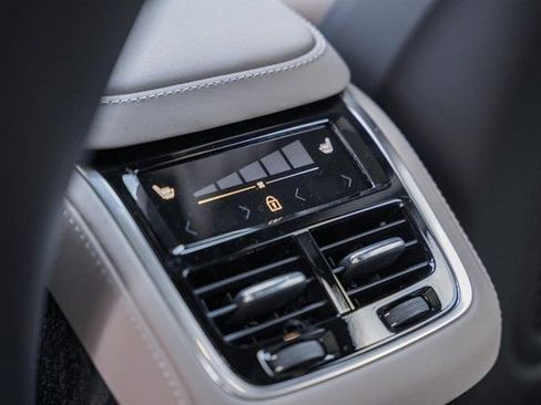 New 2026 Volvo XC90 B6 Ultra image 34