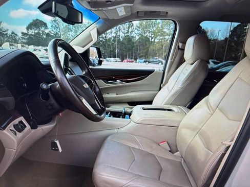 Used 2016 Cadillac Escalade Premium RWD image 3