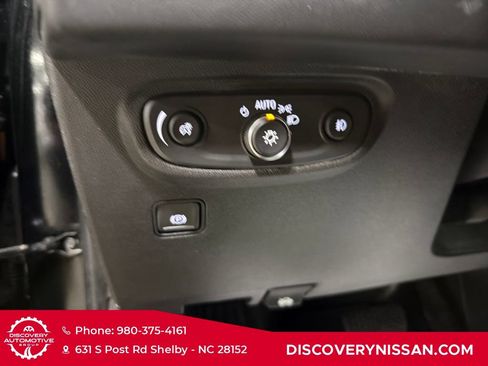 Used 2024 GMC Terrain SLT AWD/4WD image 16