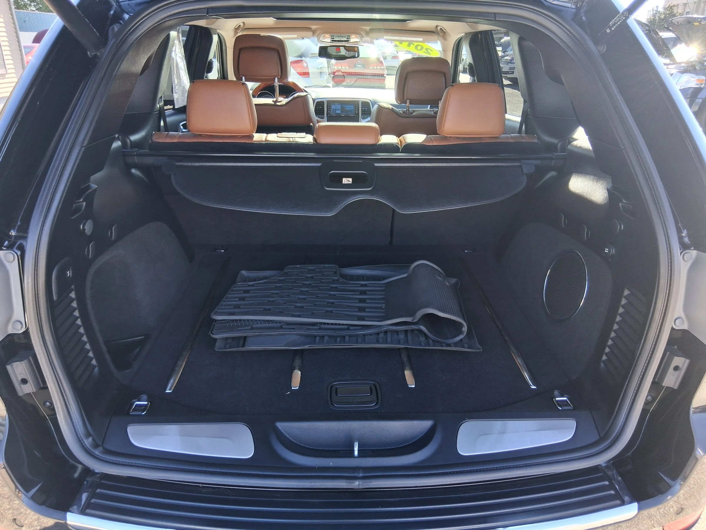 Used 2011 Jeep Grand Cherokee Overland AWD/4WD image 10