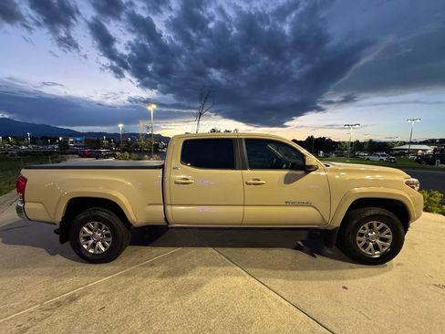 Used 2016 Toyota Tacoma SR5 w/ SR5 Appearance Package (SN) AWD/4WD image 10