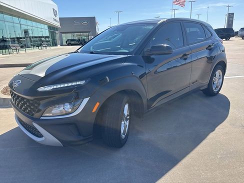 Used 2022 Hyundai Kona SE w/ Cargo Package image 3