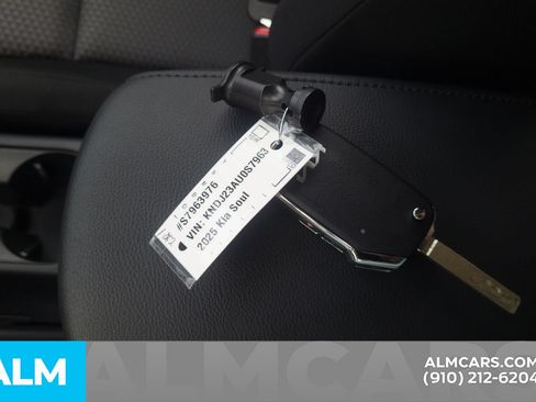 Used 2025 Kia Soul LX w/ LX Technology Package FWD image 16