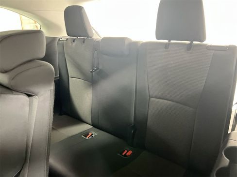Used 2023 Toyota Highlander LE image 28