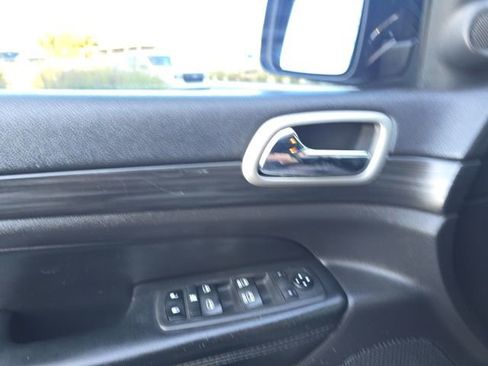 Used 2019 Jeep Grand Cherokee Altitude image 15