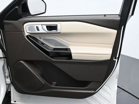 Used 2023 Ford Explorer Platinum w/ Technology Package image 31